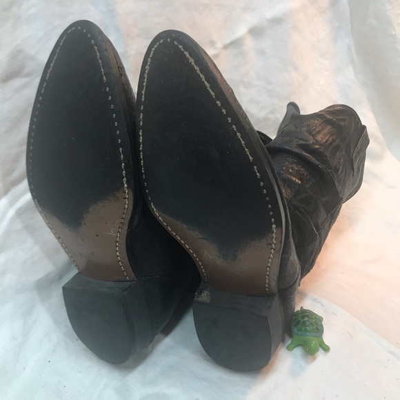 Black textured cowgirl boots size 7 1/2 D - Picture 2 of 4